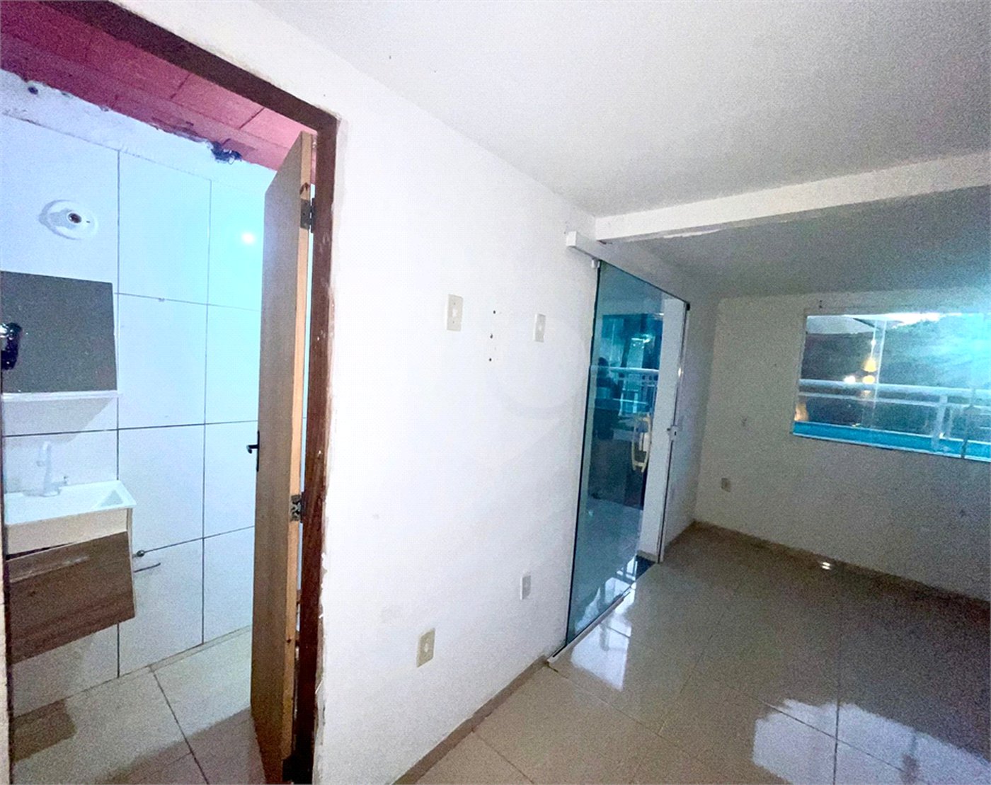 Casa em condomínio à venda com 3 quartos, sendo 2 suítes,  em Praia Rasa, Armação dos Búzios, RJ