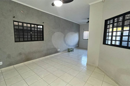 Casa à venda com 3 quartos, sendo 1 suíte,  em Ipê, Três Lagoas, MS