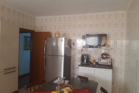 Bela casa com boa localização no bairro Portal do Sol