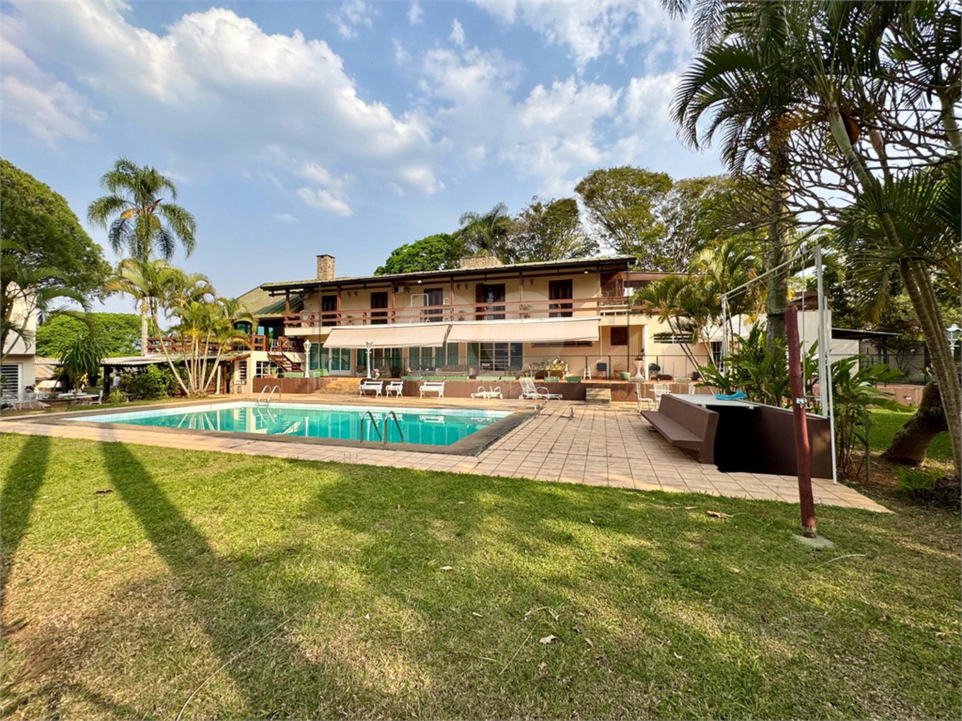 Casa à venda com 7 quartos, sendo 4 suítes, no condomínio Campos de Mairiporã Gleba 1, Mairiporã - SP