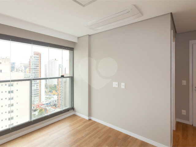 Apartamento à venda ou para alugar com 3 suítes em Moema, São Paulo, SP