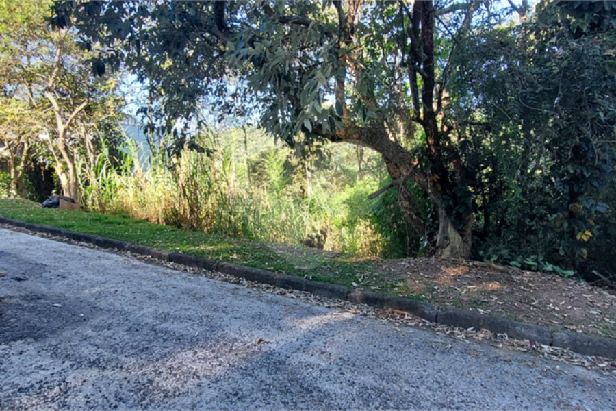 Terreno à venda no condomínio Alpes da Cantareira, Mairiporã - SP
