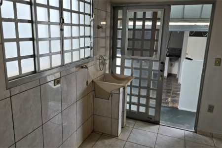 Casa à venda com 2 quartos, sendo 1 suíte, em Vila Suconasa, Araraquara, SP