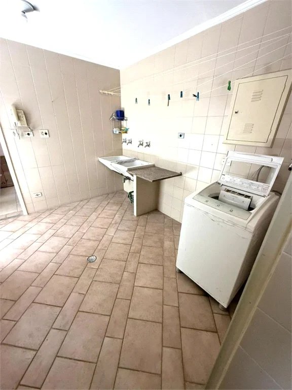 Sobrado à venda com 5 quartos, sendo 3 suítes, em Jardim Leonor, São Paulo, SP
