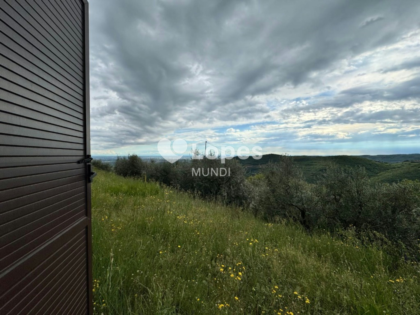 Casa multifamiliar à venda em Verona, Itália – 3 unidades e 12.000 m²