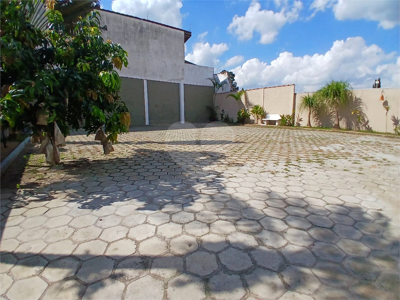 Casa à venda com 5 quartos, sendo 3 suítes, em Vila Santista, Atibaia, SP
