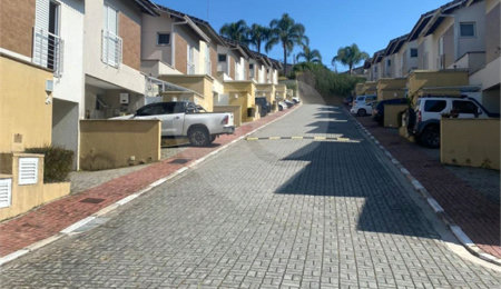 Casa à venda com 3 quartos, sendo 1 suíte,  no condomínio Vida, Mogi das Cruzes - SP