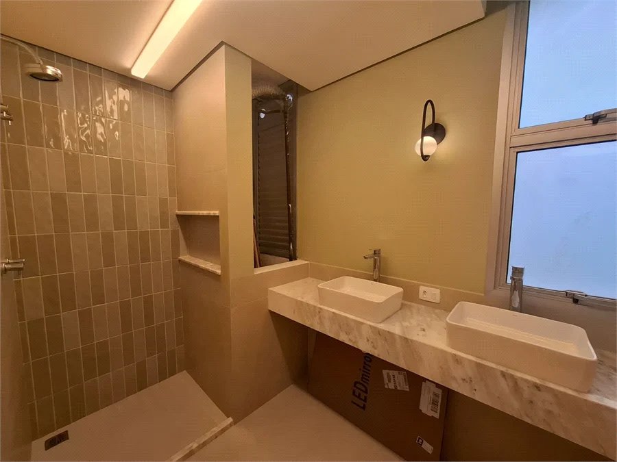 Apartamento à venda com 3 quartos, sendo 1 suíte, em Vila Andrade, São Paulo, SP