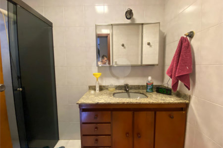 Sobrado à venda com 8 quartos, sendo 2 suítes, em Jardim Franca, São Paulo, SP