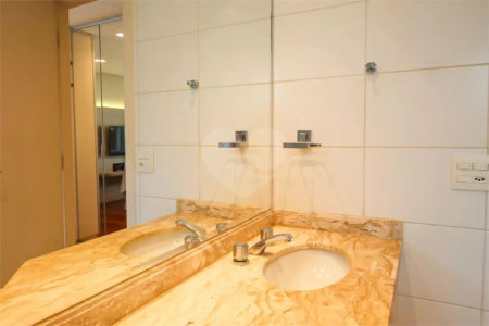 Apartamento à venda com 3 suítes em Real Parque, São Paulo, SP
