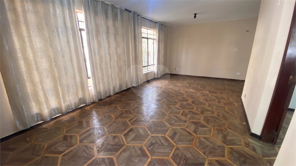 Sobrado à venda ou para alugar com 4 quartos, sendo 1 suíte,  em Parque Colonial, São Paulo, SP