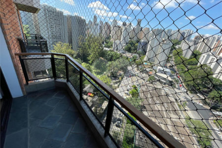 Apartamento à venda com 3 quartos, sendo 1 suíte, em Parque Bairro Morumbi, São Paulo, SP