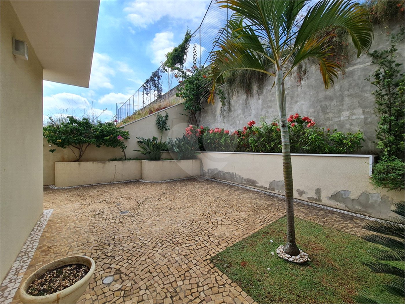 Casa à venda ou para alugar com 4 suítes no condomínio Residencial Jardim Primavera, Louveira - SP