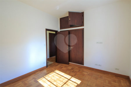 Casa Térrea à venda com 3 quartos, sendo 1 suíte, em Alto da Boa Vista, São Paulo, SP
