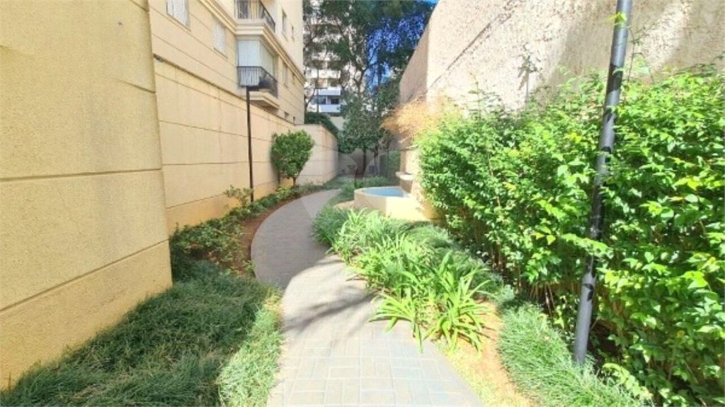 Apartamento à venda com 3 quartos, sendo 1 suíte,  em Vila Paulista, São Paulo, SP