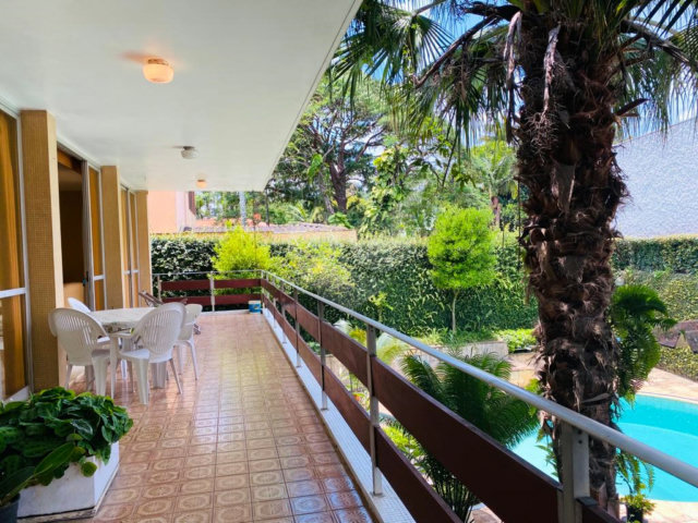 Casa à venda com 4 quartos, sendo 2 suítes,  em Interlagos, São Paulo, SP