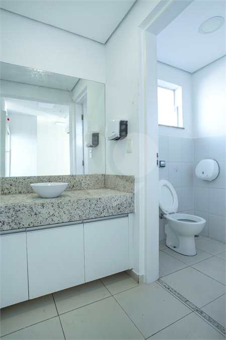 Lindo Salão Comercial para locação com 924m2 no Centro de Atibaia