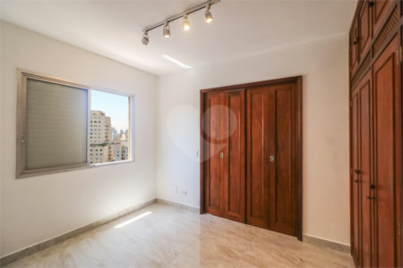 Apartamento 1 Dormitório à Venda na Rua Frei Caneca