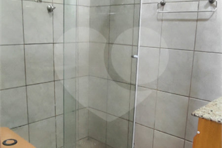 Casa à venda com 5 quartos, sendo 3 suítes, no condomínio Village Texeira Campos, Rio de Janeiro - RJ