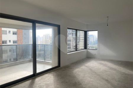 Apartamento à venda com 3 suítes em Campo Belo, São Paulo, SP