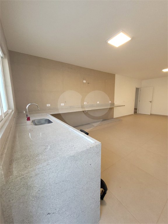 Casa Térrea à venda ou para alugar com 4 quartos, sendo 3 suítes,  em Horto Florestal, São Paulo, SP