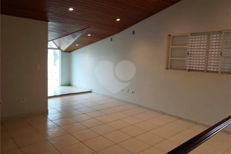 Casa à venda com 4 quartos, sendo 3 suítes, no condomínio Vila Inglesa, Sorocaba - SP