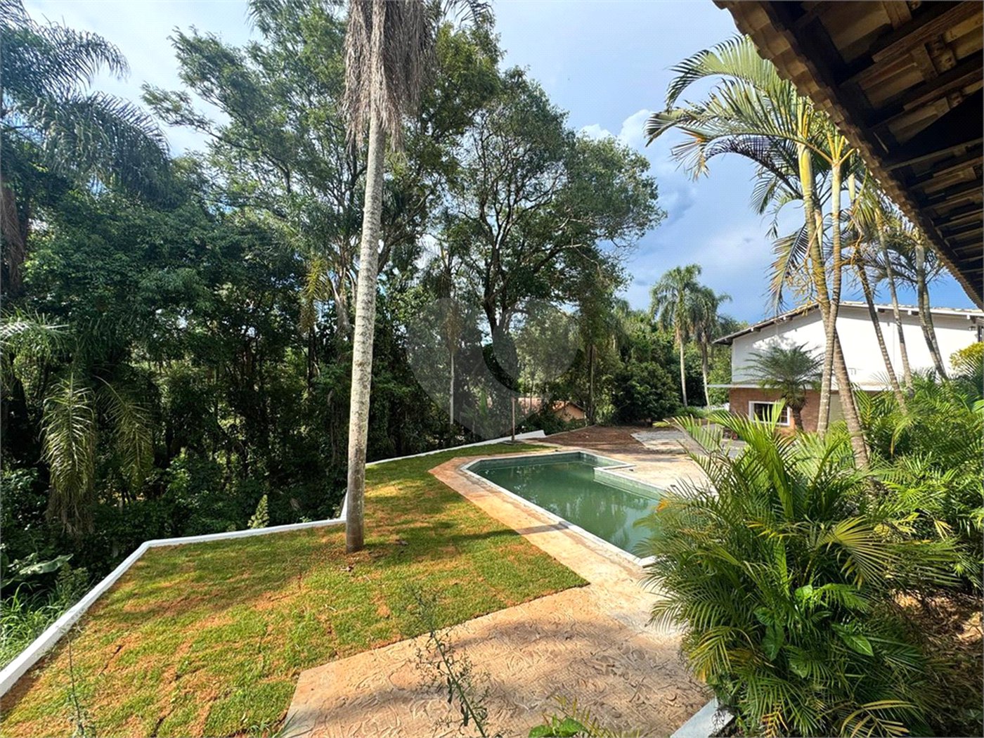 Casa à venda com 5 quartos, sendo 2 suítes, no condomínio Sausalito, Mairiporã - SP