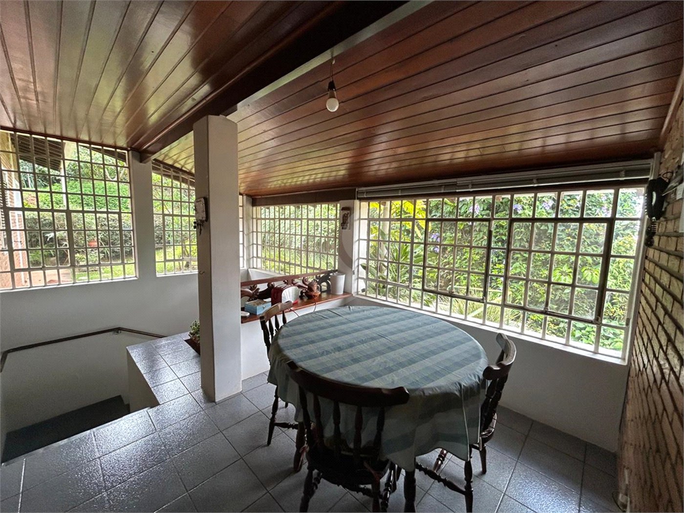 Casa à venda com 5 quartos, sendo 3 suítes, no condomínio Estância Marambaia, Vinhedo - SP