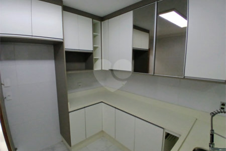 Sobrado à venda com 3 quartos, sendo 1 suíte,  em Parque Vitória, São Paulo, SP