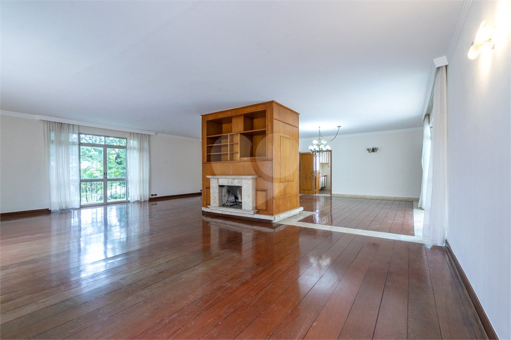 Casa Térrea à venda ou para alugar com 4 suítes em Jardim Marajoara, São Paulo, SP