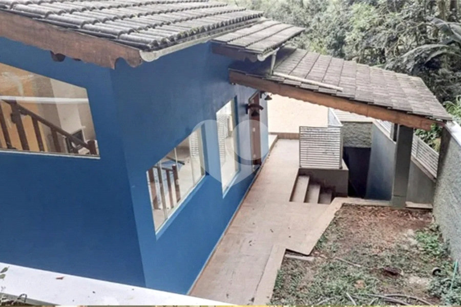Casa à venda com 3 quartos, sendo 1 suíte, no condomínio Jardim da Montanha I, Mairiporã - SP