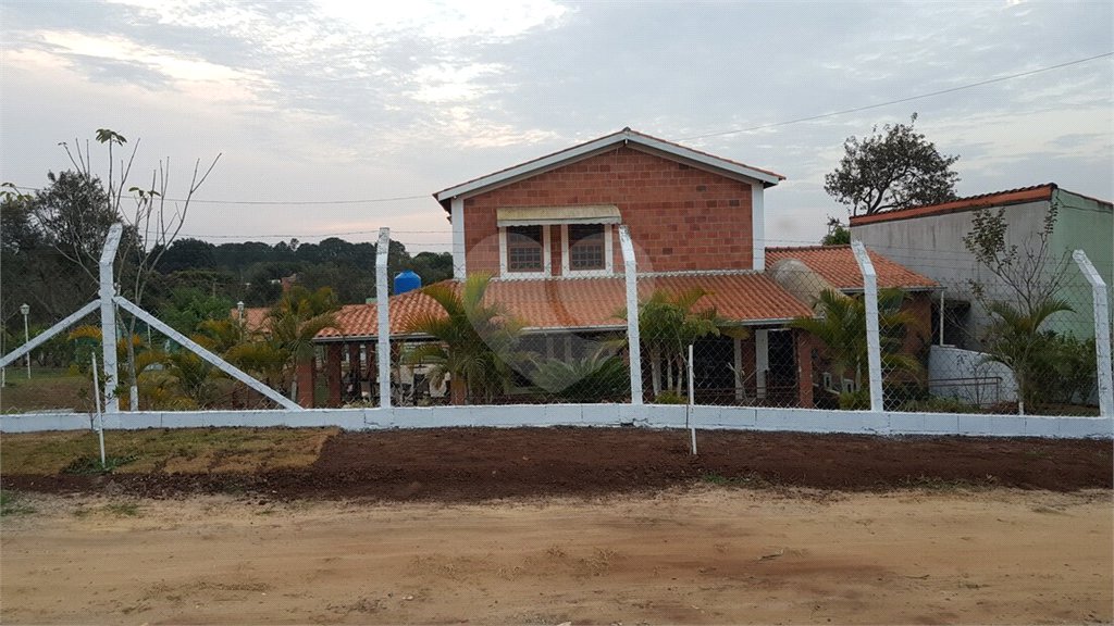Chácara à venda com 3 quartos, sendo 1 suíte, no Centro, Araçoiaba da Serra, SP