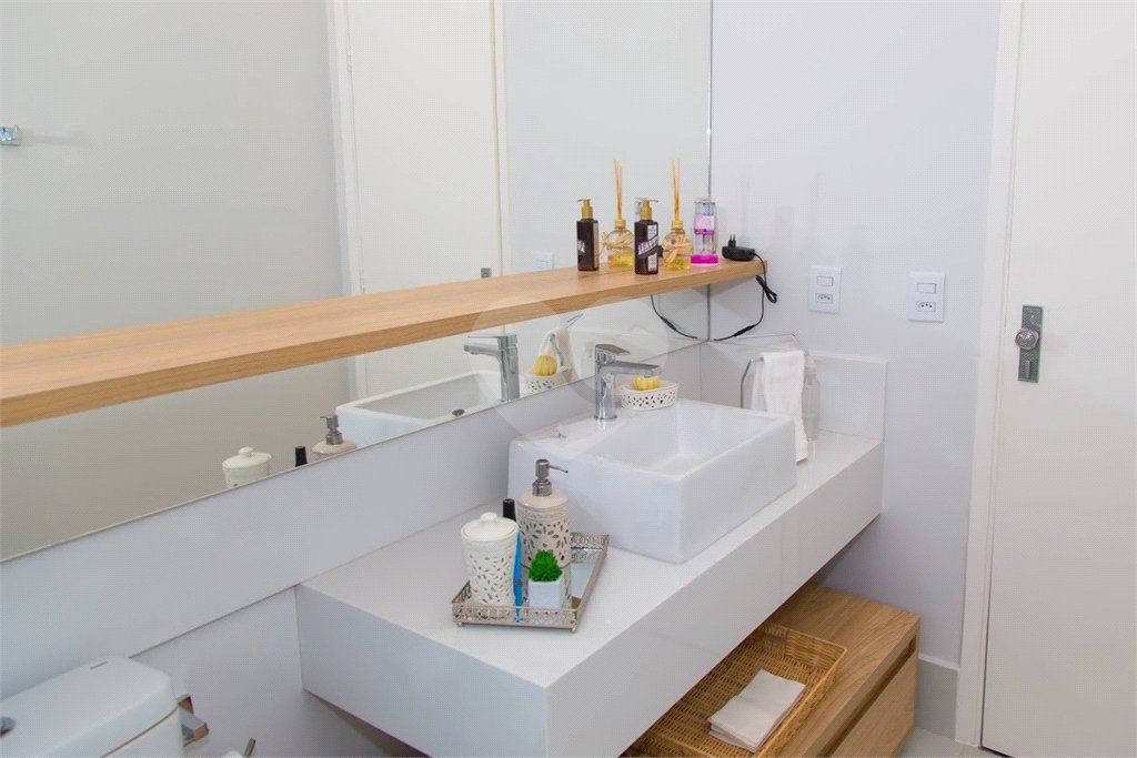 Casa à venda com 4 quartos, sendo 1 suíte, no Centro, Atibaia, SP