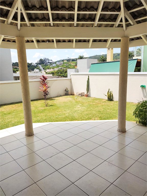 Casa à venda ou para alugar com 3 suítes no condomínio Residencial Jardim das Palmeiras, Vinhedo - SP
