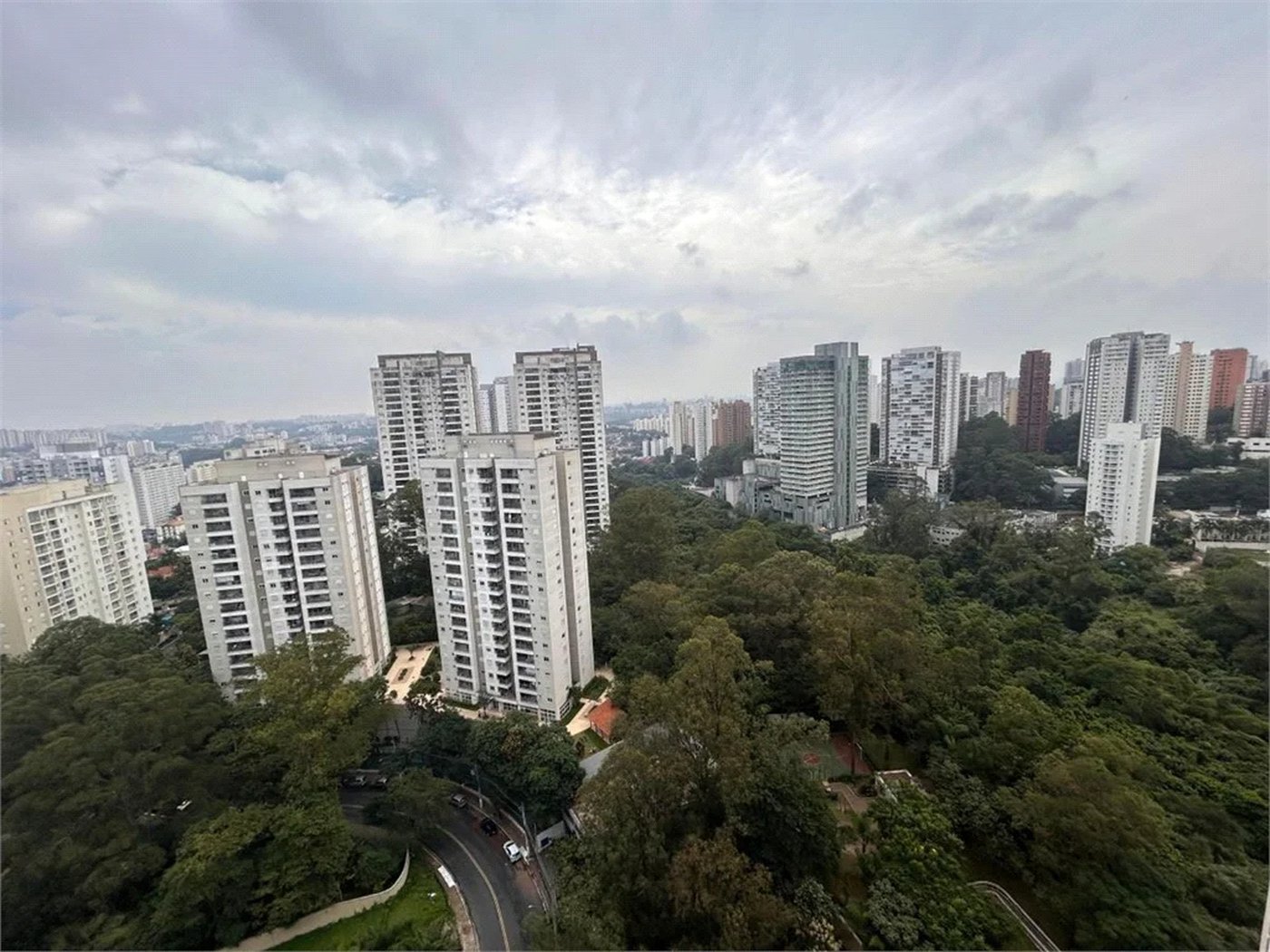 Apartamento à venda com 3 quartos, sendo 1 suíte, em Vila Andrade, São Paulo, SP