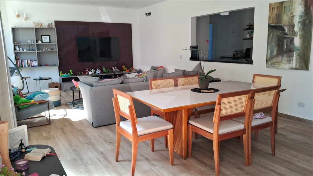 Casa à venda com 4 suítes no condomínio Vila Inglesa, Atibaia - SP