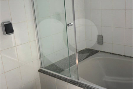 Sobrado à venda com 3 quartos, sendo 2 suítes, em Vila Paulicéia, São Paulo, SP