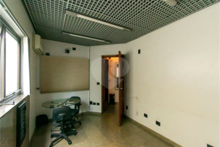 Casa à venda com 8 quartos, sendo 2 suítes, em Indianópolis, São Paulo, SP