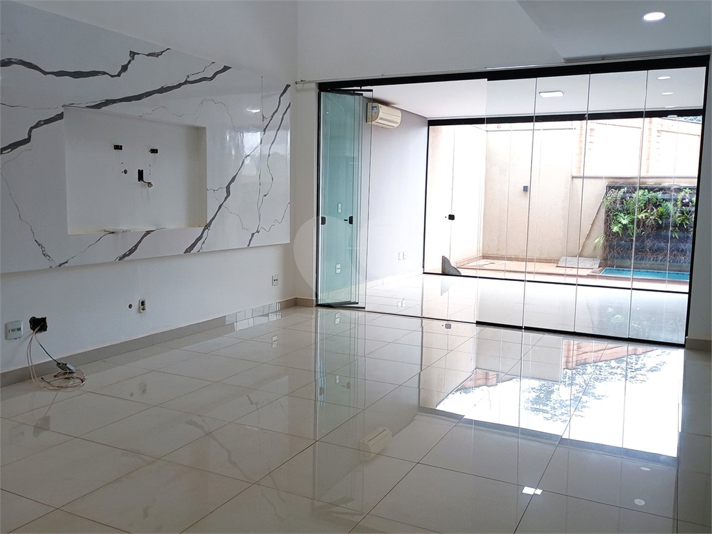 Sobrado à venda com 4 quartos, sendo 1 suíte, em Reserva San Gabriel, Ribeirão Preto, SP