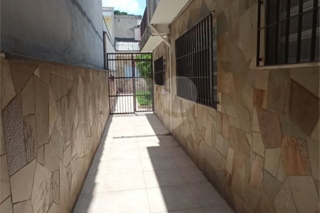 Sobrado à venda com 3 quartos, sendo 1 suíte, em Bosque da Saúde, São Paulo, SP
