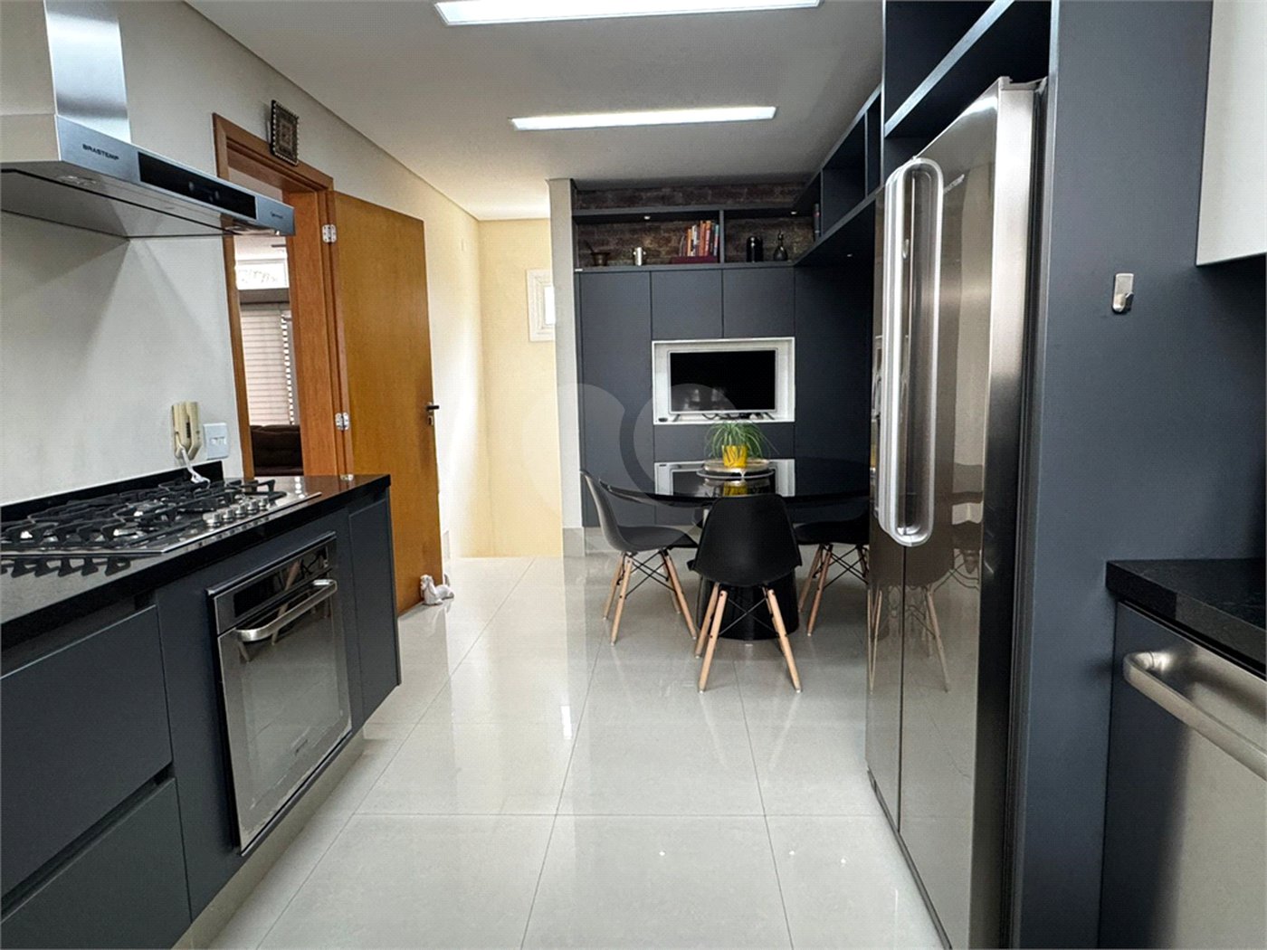 Casa à venda com 4 quartos, sendo 3 suítes, no condomínio Tao, São Paulo - SP