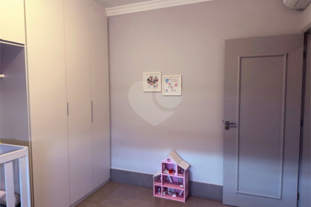 Sobrado à venda com 4 quartos, sendo 2 suítes, em Vila Santo Antônio, Cotia, SP