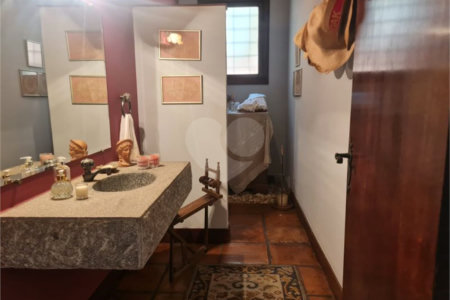 Casa à venda com 5 quartos, sendo 2 suítes,  em Jardim Morumbi, São Paulo, SP