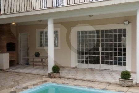 Casa à venda com 4 quartos, sendo 3 suítes, em Jardim Leonor, São Paulo, SP