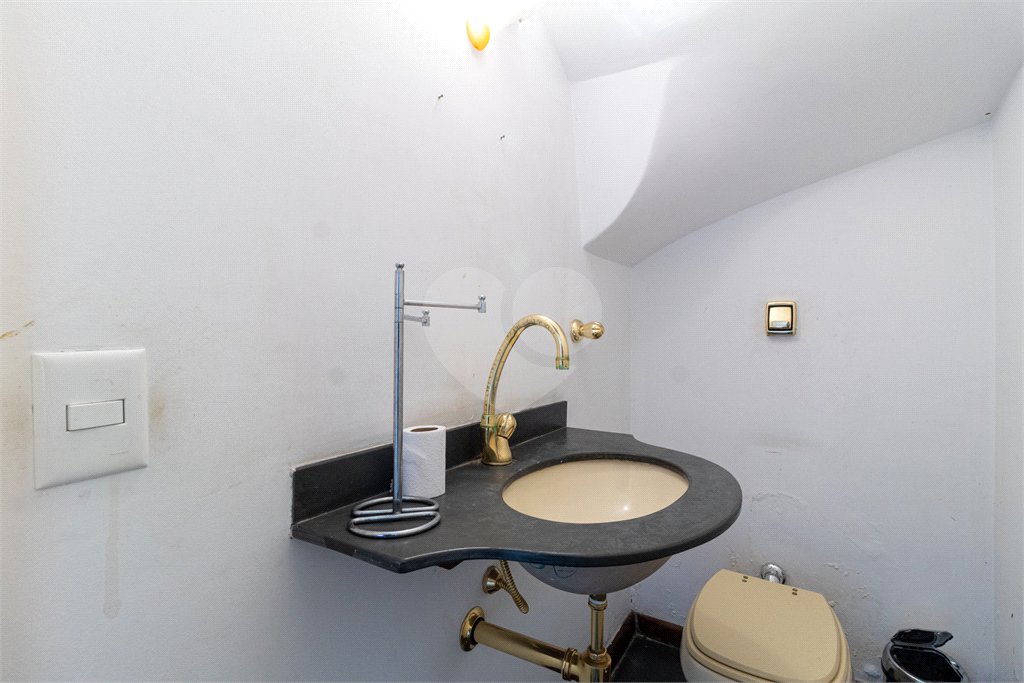 Casa à venda com 4 quartos, sendo 2 suítes,  no condomínio Vila das Flores, São Paulo - SP