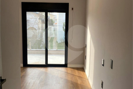 Casa à venda com 4 quartos, sendo 3 suítes, no condomínio Recanto dos Paturis, Vinhedo - SP