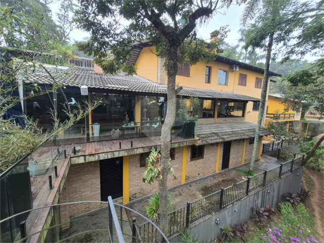 Sobrado para alugar com 4 suítes em Serra da Cantareira, Mairiporã, SP