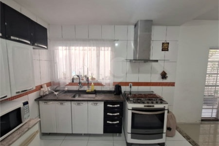 Sobrado à venda com 3 quartos, sendo 1 suíte, em Vila Campanela, São Paulo, SP