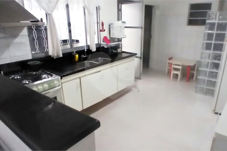 Casa à venda com 4 quartos, sendo 1 suíte, em Santana, São Paulo, SP