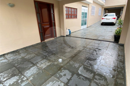 Sobrado à venda com 5 quartos em Jardim São Pedro, Mogi das Cruzes, SP